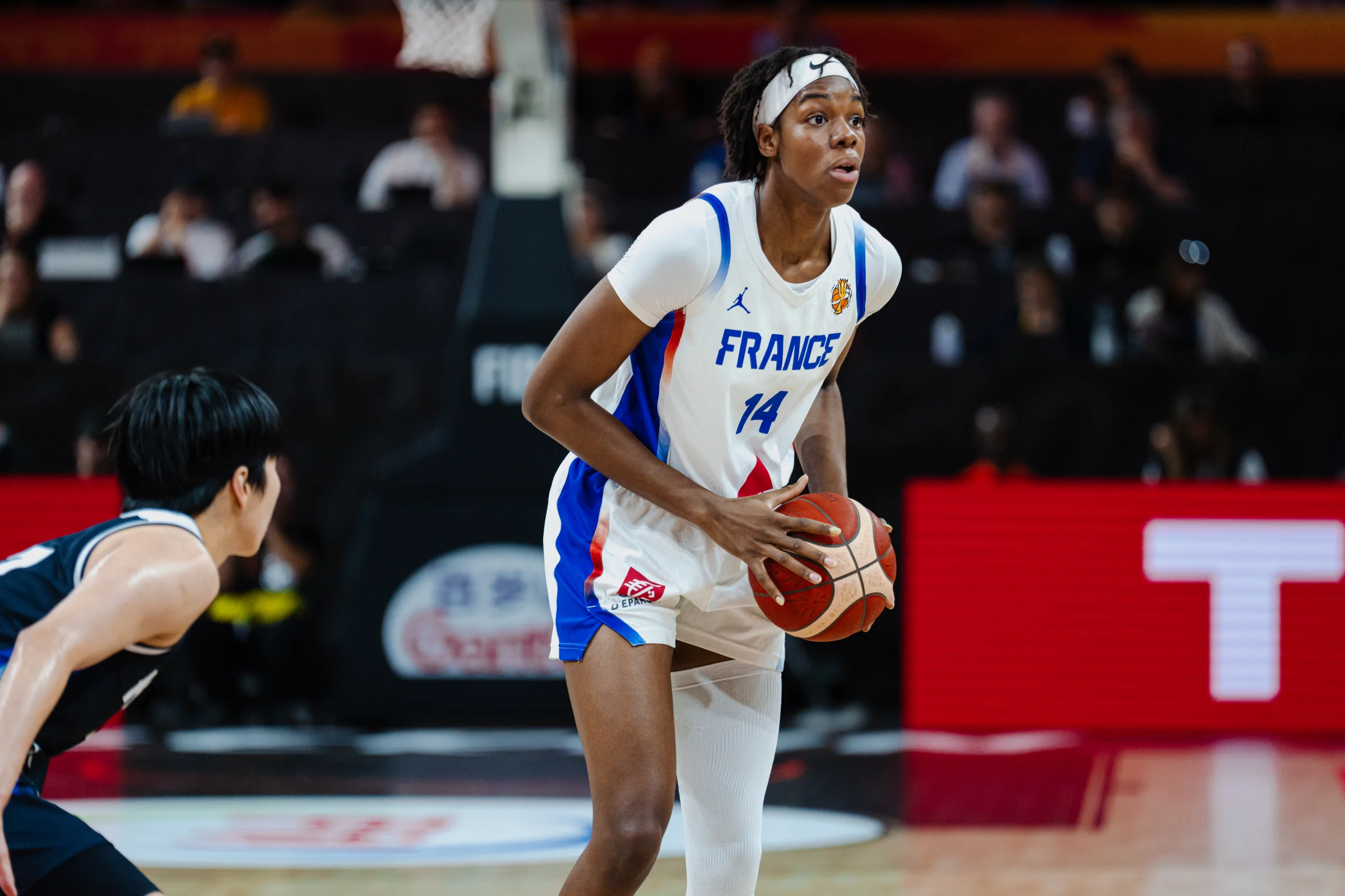 Dominique Malonga en action avec les Bleues